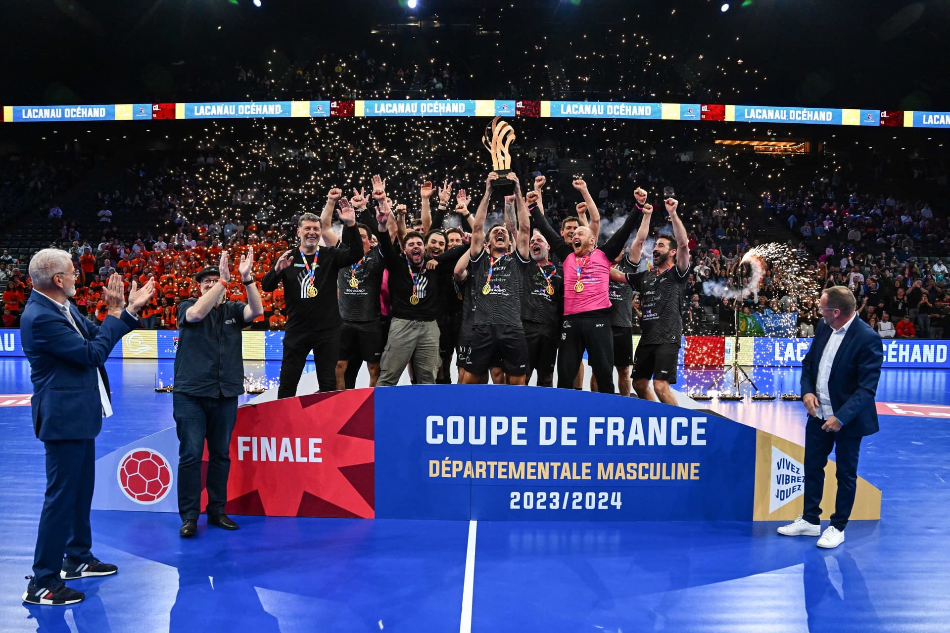 Lacanau Océhand soulève la Coupe de France 2024 à l'Accor Arena de Bercy